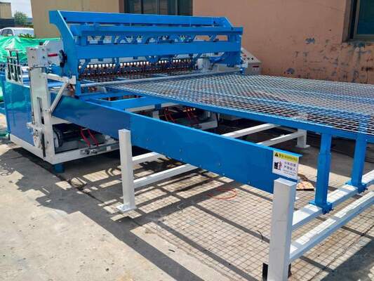 قطر السلك 2.5-5mm حجم الثقب 50 * 50mm سلك الفولاذ شبكة حاذية آلة
